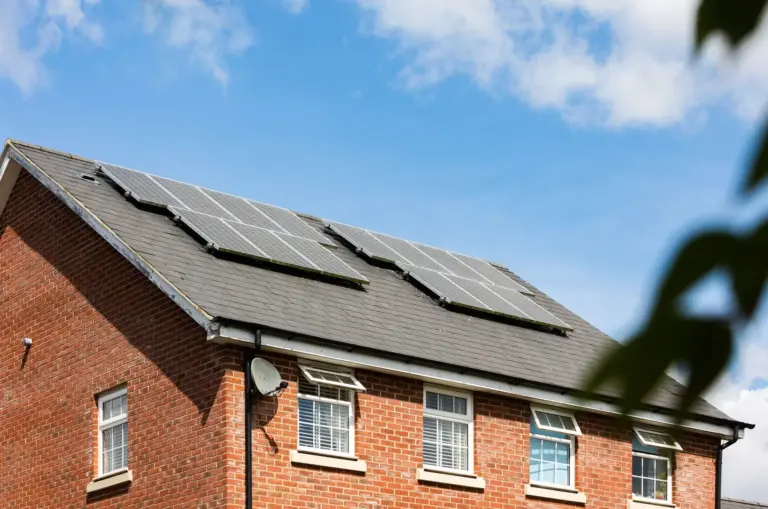 zonnepanelen op je huurwoning mag dat en wat levert het op