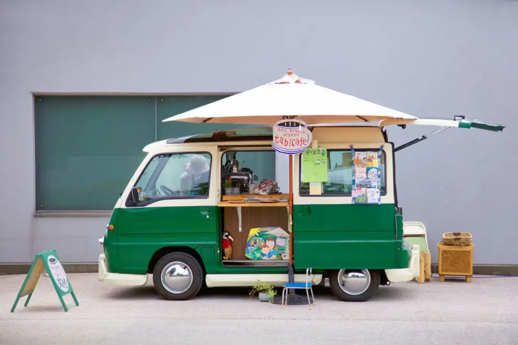 foodtrucks op de rukwind koken bij weer en wind